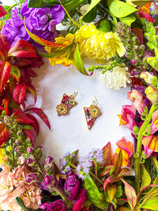 Floral portraits - Pink sunflower golden triangular hoops